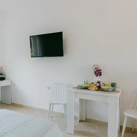 Andimesia Orae Apartment *